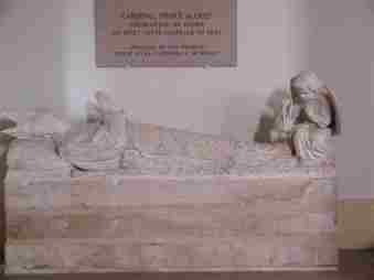 gisant du cardinal de la chapelle du sacr-coeur d'Ernemont